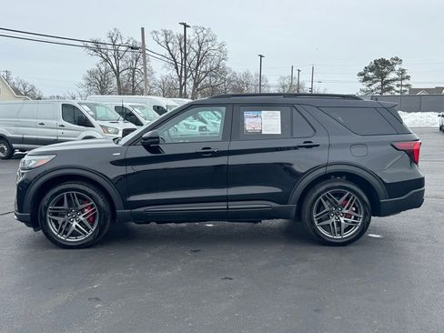 Used 2025 Ford Explorer ST-Line w/ ST-Line Street Pack image 29