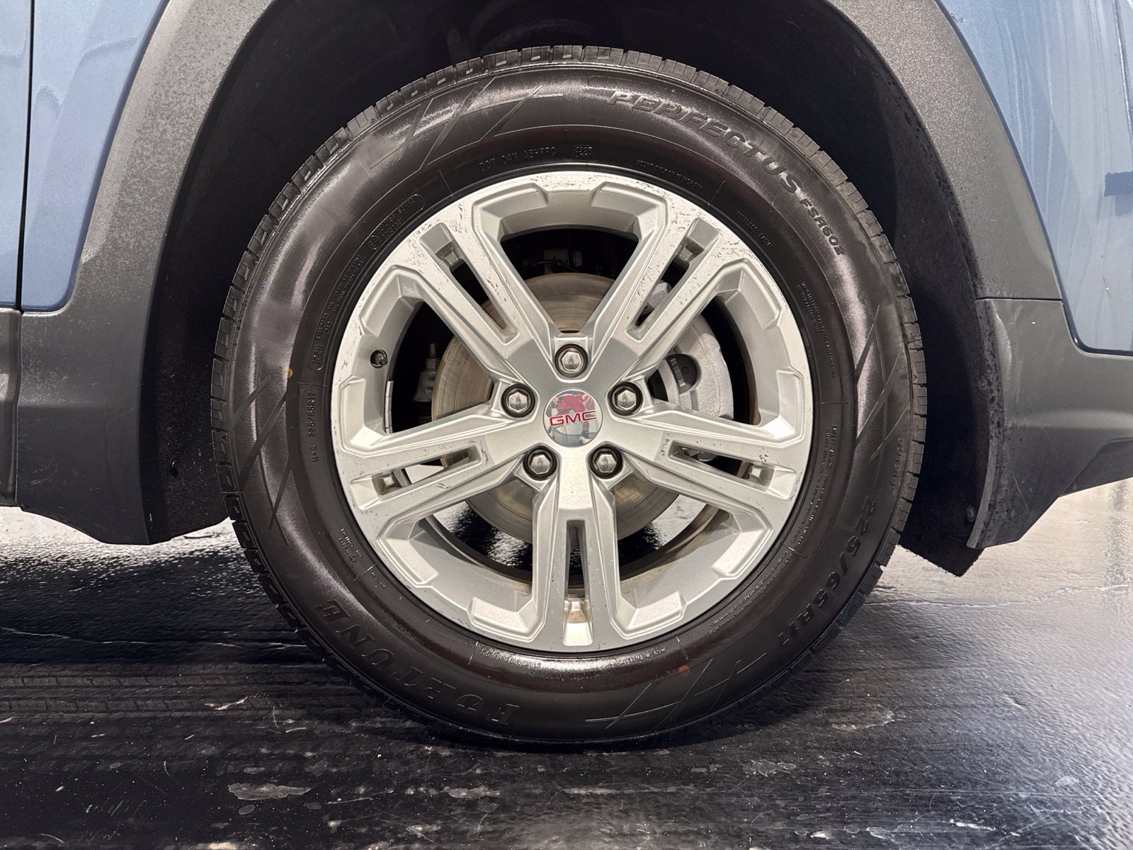 Used 2024 GMC Terrain SLE FWD image 9