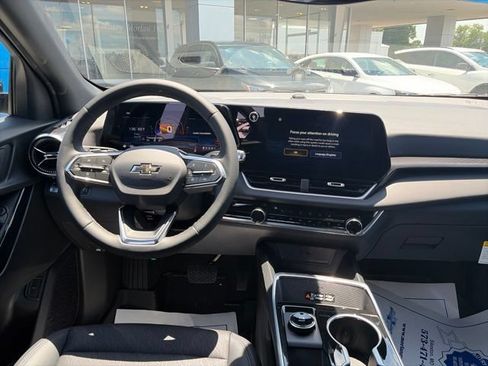 New 2026 Chevrolet Equinox LT w/ Convenience Package II AWD/4WD image 14