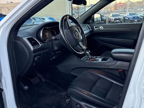 Used 2021 Jeep Grand Cherokee Laredo X image 32