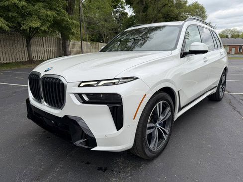 Used 2023 BMW X7 xDrive40i w/ M Sport Package AWD/4WD image 4
