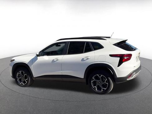 Used 2025 Chevrolet Trax LT image 10