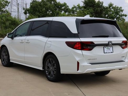 New 2026 Honda Odyssey Touring image 6