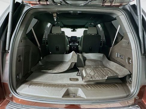 Used 2022 GMC Yukon SLT w/ SLT Premium Package image 26