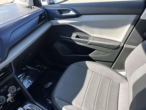 Used 2023 Volkswagen Taos SE w/ Panoramic Sunroof Package image 34