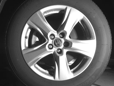 Used 2025 Toyota Highlander LE FWD image 12