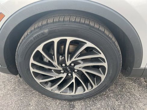 Used 2019 Lincoln Nautilus Reserve image 20