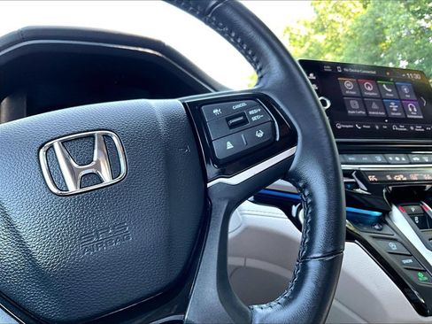 Used 2025 Honda Odyssey Touring image 25