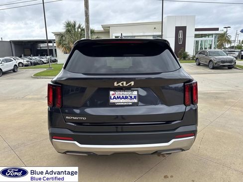 Used 2025 Kia Sorento EX w/ Panoramic Sunroof Package FWD image 9