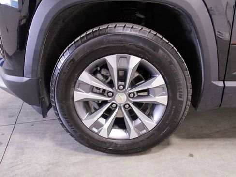 Used 2025 Chevrolet Equinox LT w/ Safety and Technology Package image 10