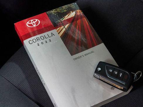 Used 2022 Toyota Corolla LE image 26