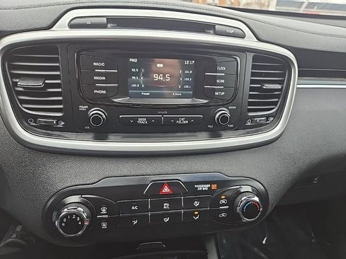 Used 2017 Kia Sorento LX image 20