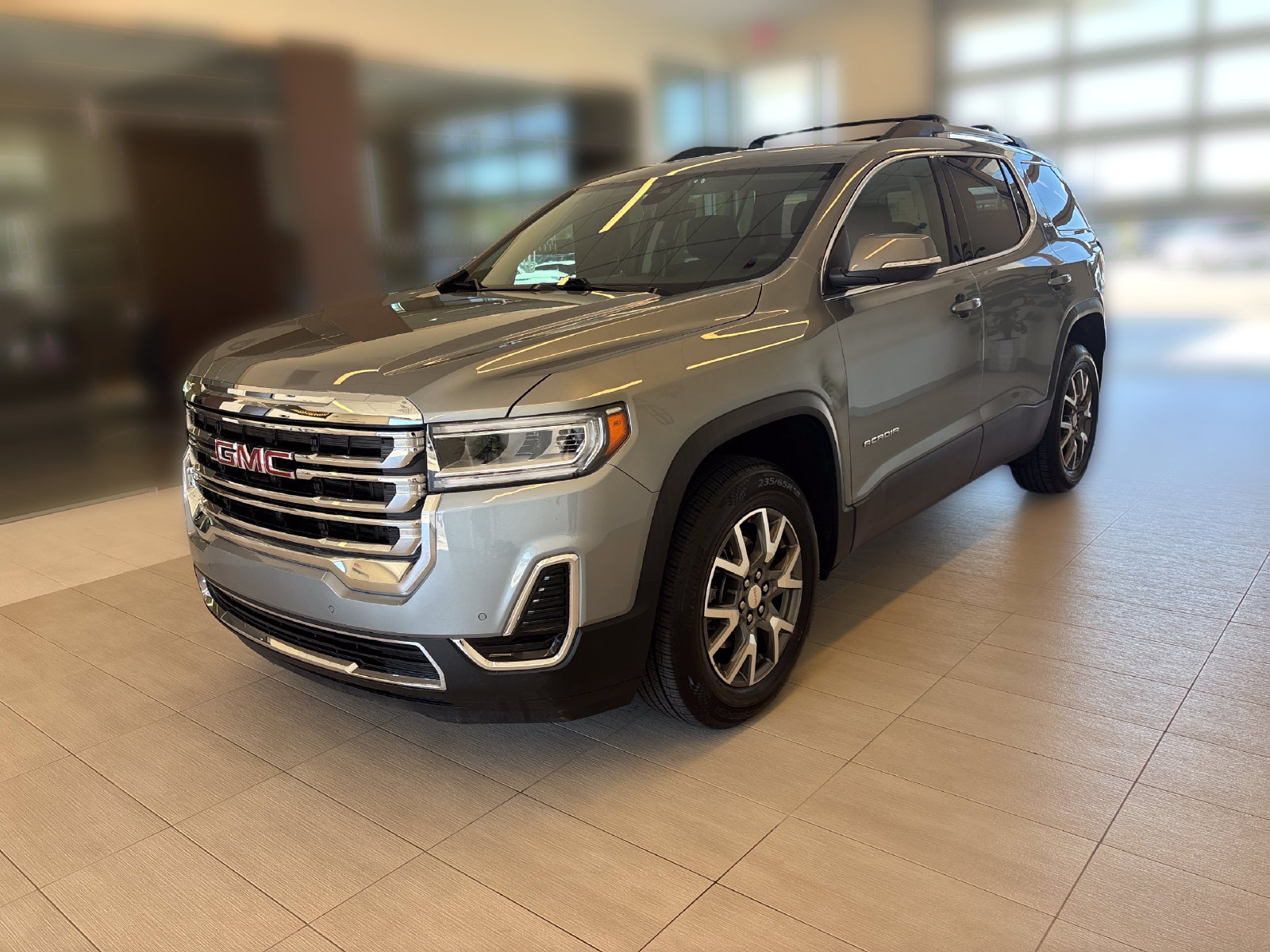 Used 2023 GMC Acadia SLE w/ Driver Convenience Package FWD image 4