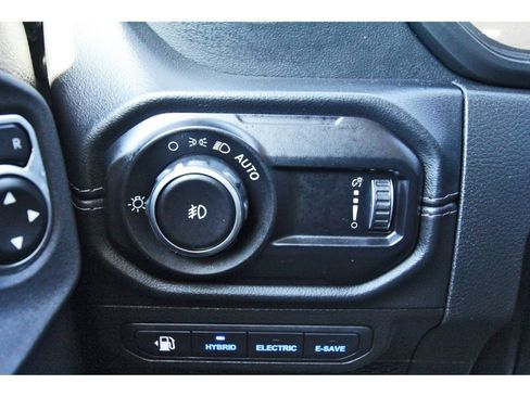 Used 2024 Jeep Wrangler Unlimited Sahara w/ Safety Group image 18