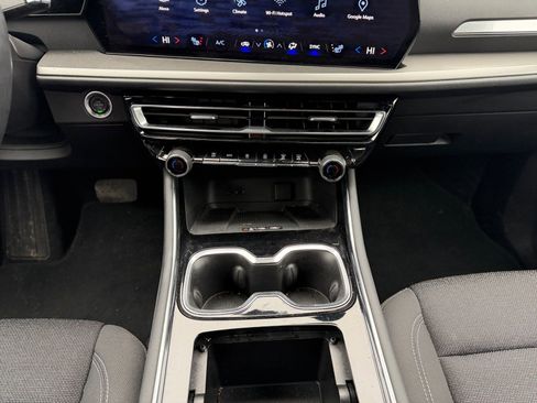 Used 2024 Chevrolet Traverse LT image 13