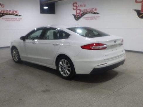 Used 2020 Ford Fusion SE FWD image 2