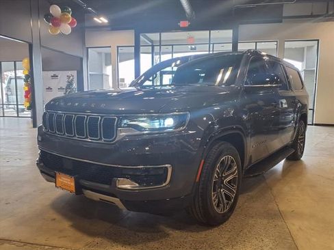 Used 2024 Jeep Wagoneer L Series II w/ Flexible Seating Group image 4