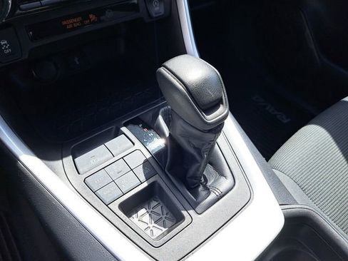 Used 2021 Toyota RAV4 LE image 27