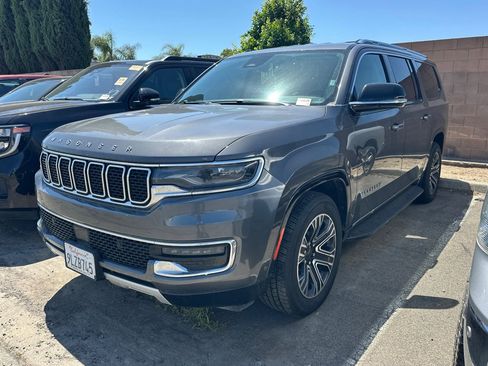 Used 2024 Jeep Wagoneer L Series II w/ Flexible Seating Group AWD/4WD image 2