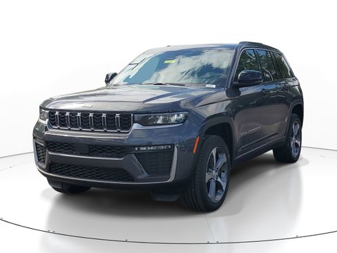 New 2026 Jeep Grand Cherokee Limited AWD/4WD image 2