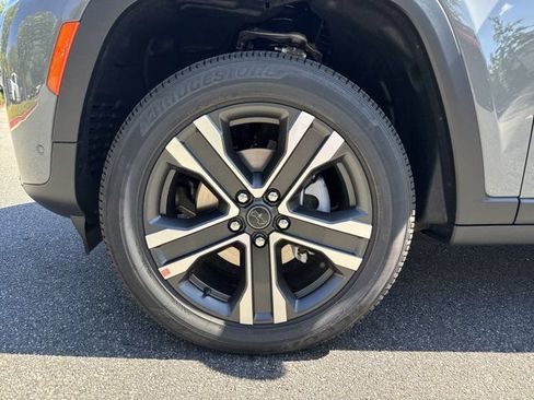 New 2027 Jeep Grand Cherokee Limited AWD/4WD image 11