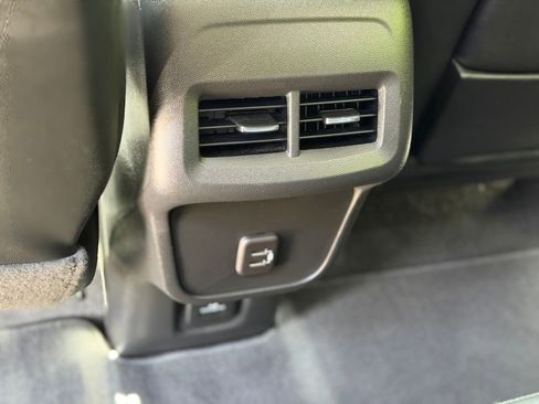 Used 2022 GMC Terrain SLT w/ Infotainment Package II AWD/4WD image 8