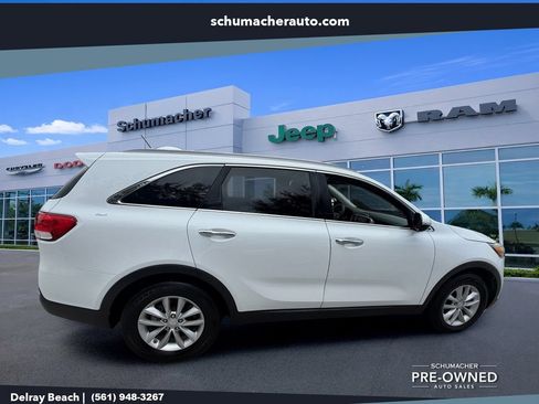 Used 2017 Kia Sorento LX FWD image 8