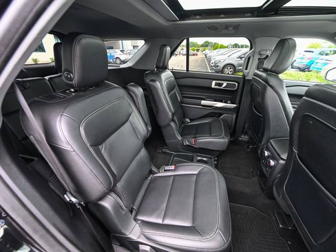 Used 2020 Ford Explorer XLT w/ Equipment Group 202A AWD/4WD image 30