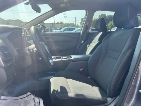 Used 2024 Nissan Rogue S AWD/4WD image 16
