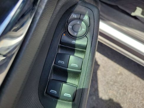 Used 2022 Chevrolet Equinox RS w/ RS Leather Package FWD image 23