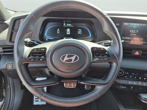 Used 2025 Hyundai Elantra Sport image 14