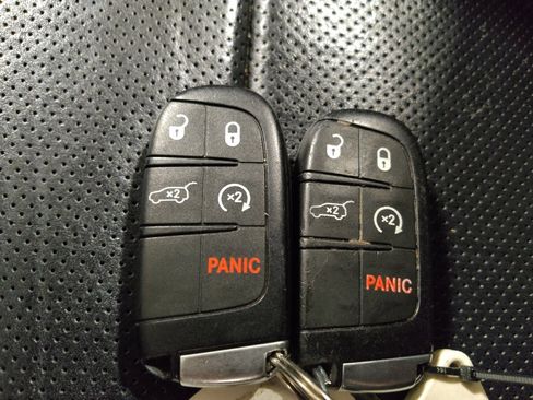 Used 2017 Jeep Grand Cherokee Limited w/ Luxury Group II image 32