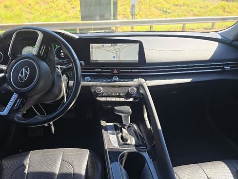 Used 2023 Hyundai Elantra Limited FWD image 7