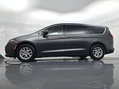 Used 2023 Chrysler Voyager LX FWD image 38