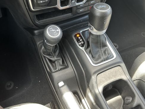 Used 2024 Jeep Wrangler Unlimited Sport AWD/4WD image 29