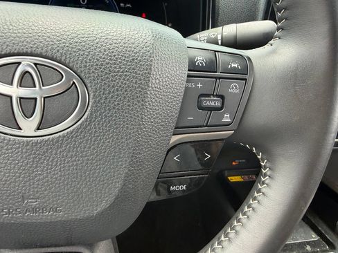 Used 2025 Toyota Camry SE w/ Convenience Package FWD image 30