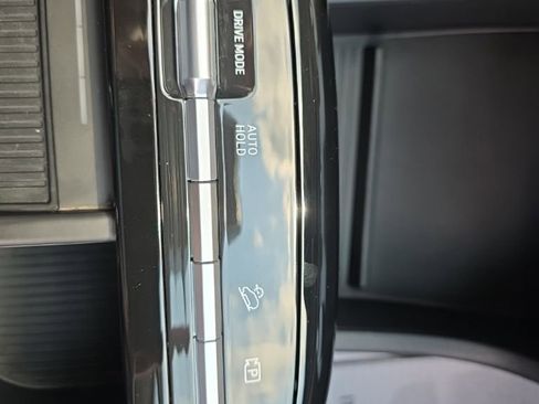 Used 2025 Hyundai Tucson Limited AWD/4WD image 18