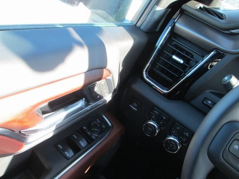 New 2026 GMC Sierra 2500 Denali Ultimate image 17