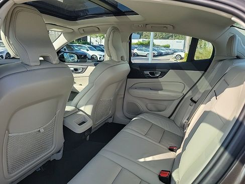 Used 2023 Volvo S60 B5 Core image 6