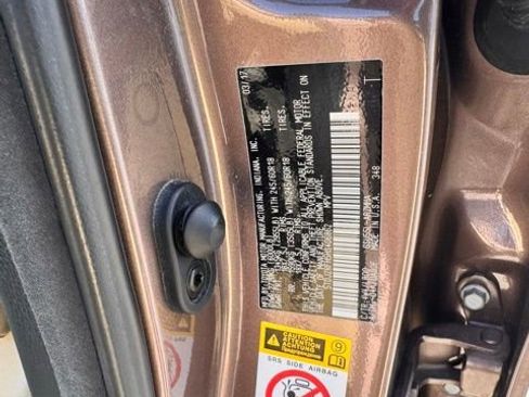 Used 2017 Toyota Highlander XLE w/ Carpet Mat Package AWD/4WD image 9