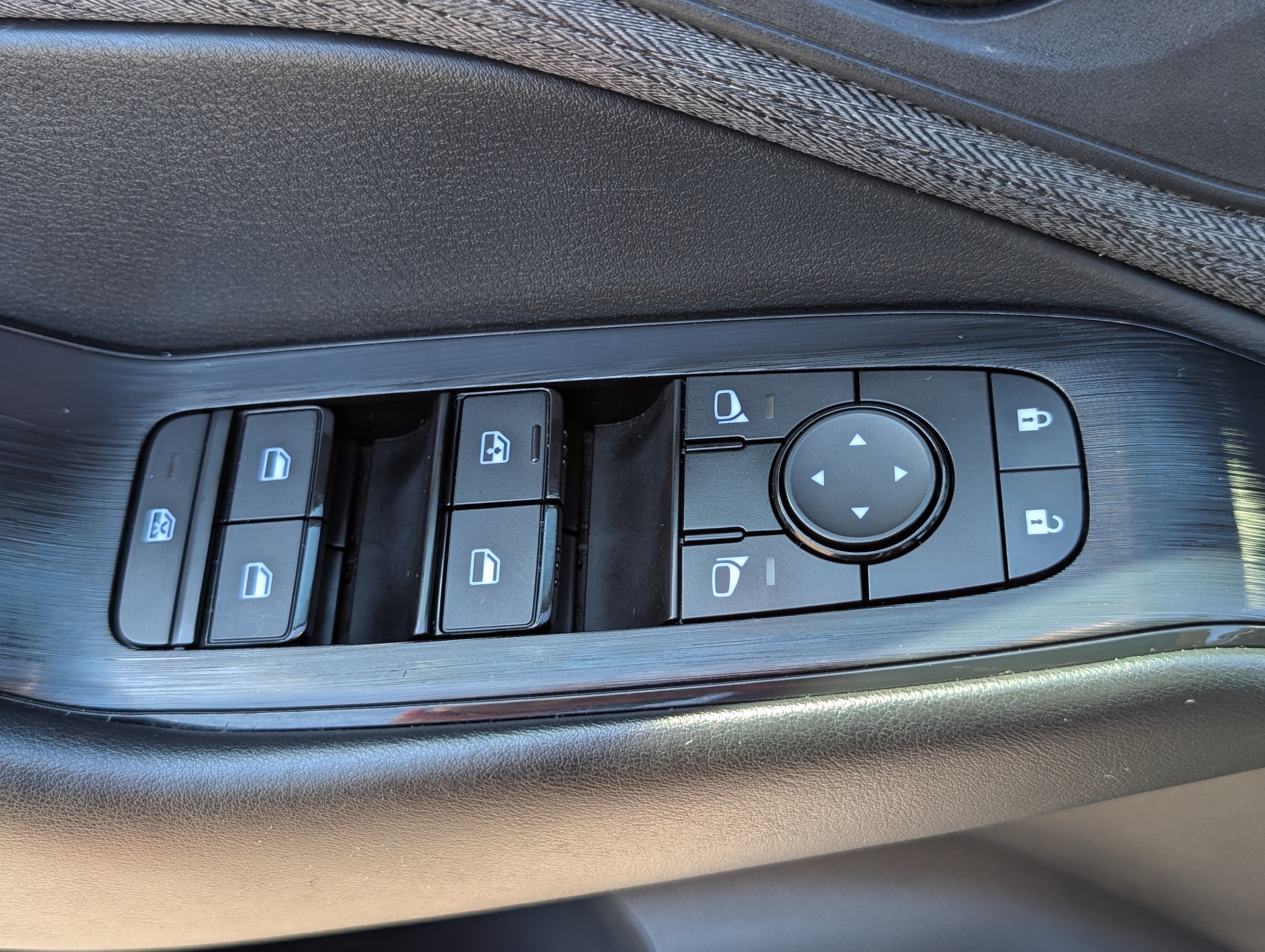 Used 2023 Nissan Rogue S FWD image 17
