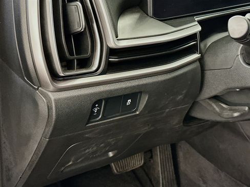 Used 2024 Kia Sorento S image 17