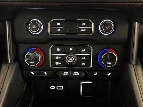 Used 2022 Chevrolet Suburban RST w/ Sport Performance Package AWD/4WD image 21