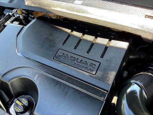 Used 2018 Jaguar E-PACE SE image 63