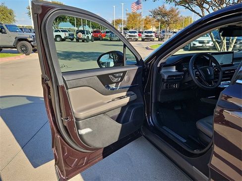 Used 2023 Lincoln Corsair Standard 4D Sport Utility image 27