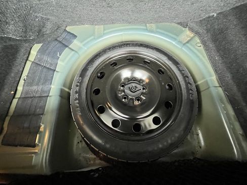 Used 2017 Ford Taurus Limited image 28