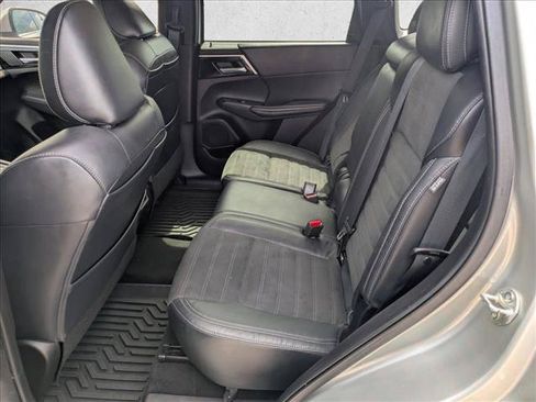 Used 2022 Mitsubishi Outlander SE FWD image 16
