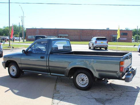 Used 1992 Toyota Pickup Deluxe RWD image 8