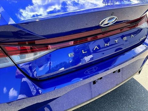 Used 2021 Hyundai Elantra Limited FWD image 8