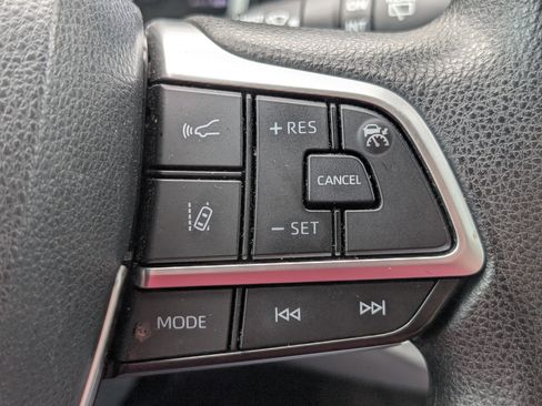 Used 2023 Toyota Highlander L image 22